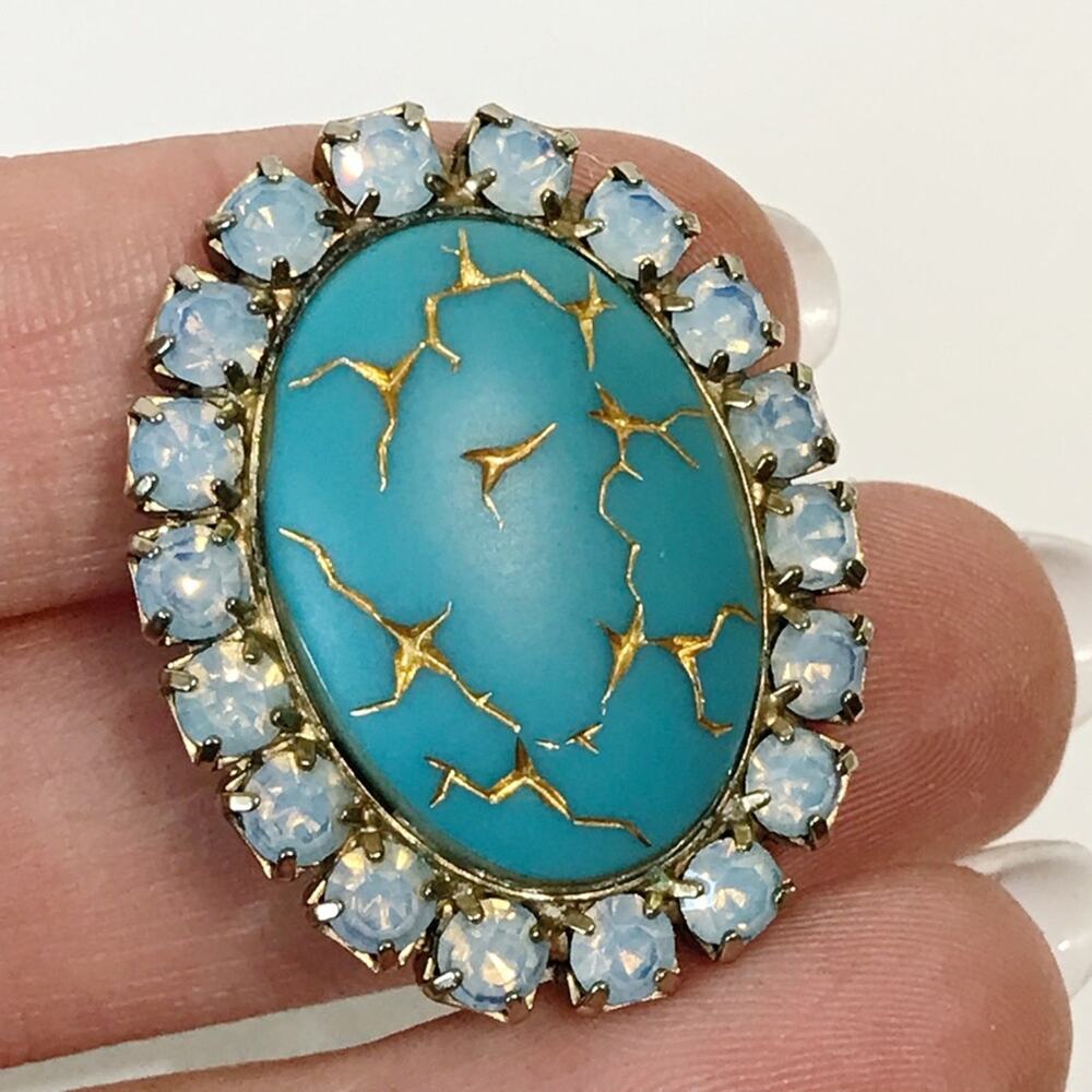 Vintage Oval Gold Tone Crackled Vein Turquoise AB Rhinestone Halo Setting Brooch